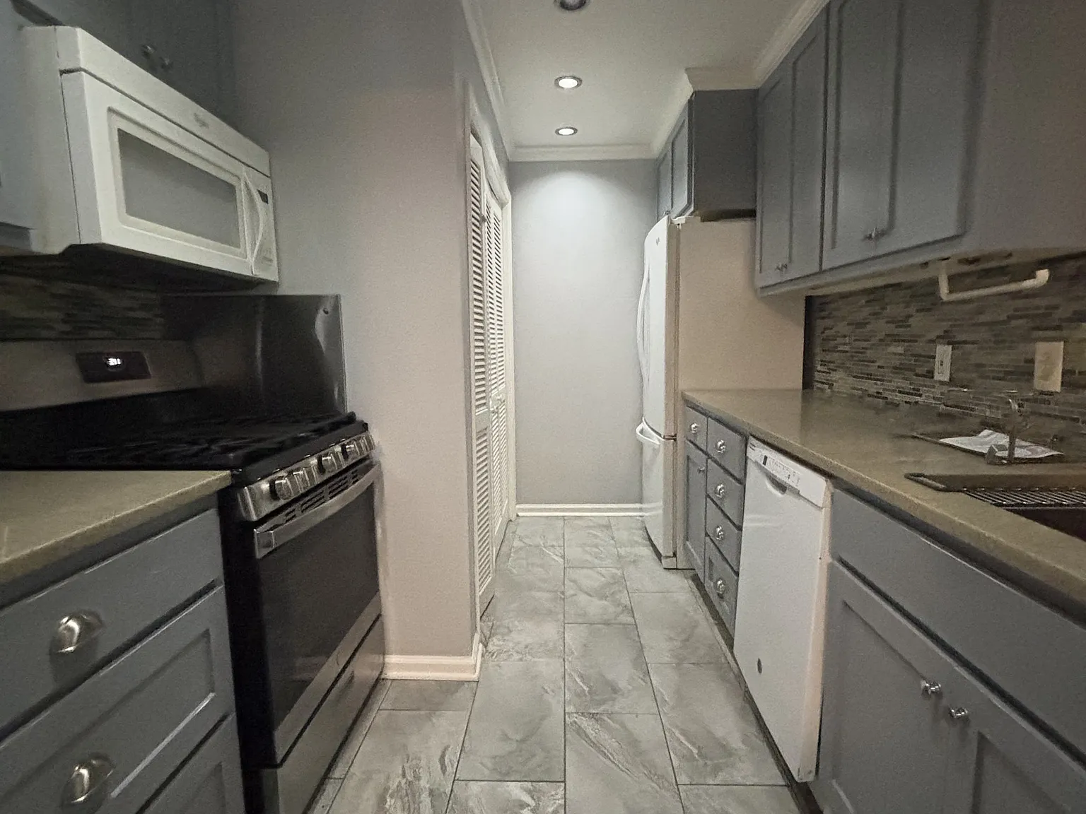 2 bed, 1335 sqft, $2,200 — Photo 4