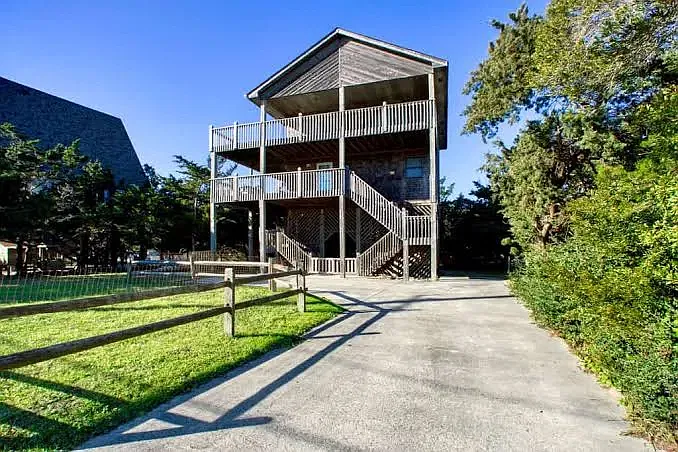 4 bed, 1568 sqft, $2,400 — Photo 1