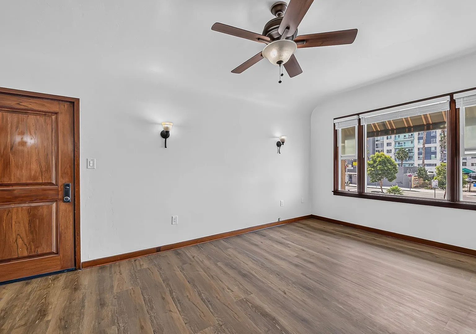 731 East Broadway — Photo 1