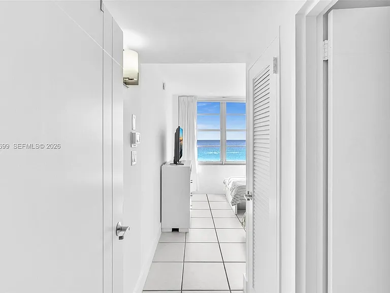 5161 Collins Ave #1017 — Photo 18