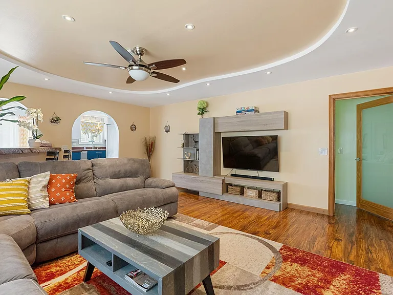 Laurene Dr — Photo 12