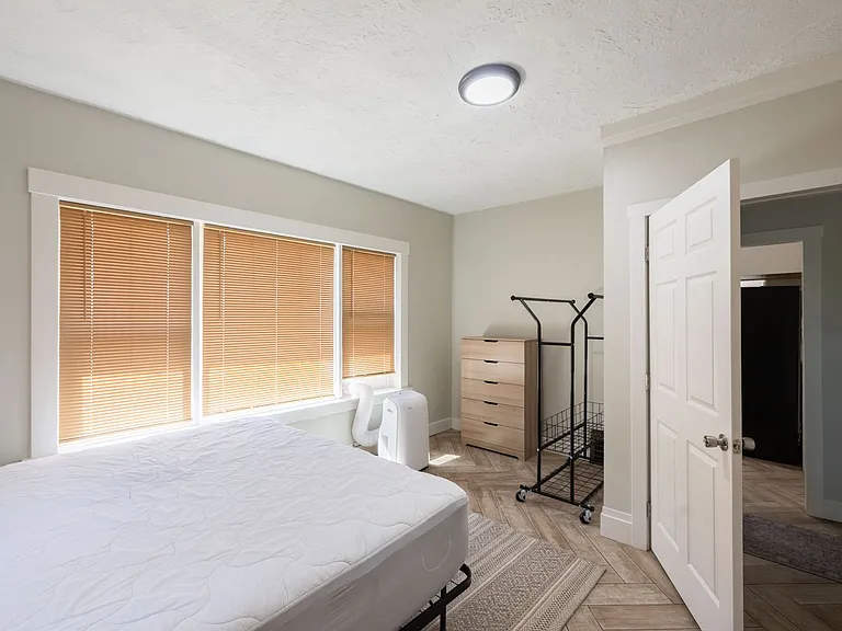 Shared And Private Rooms - Man Cave In Rexburg — Photo 18