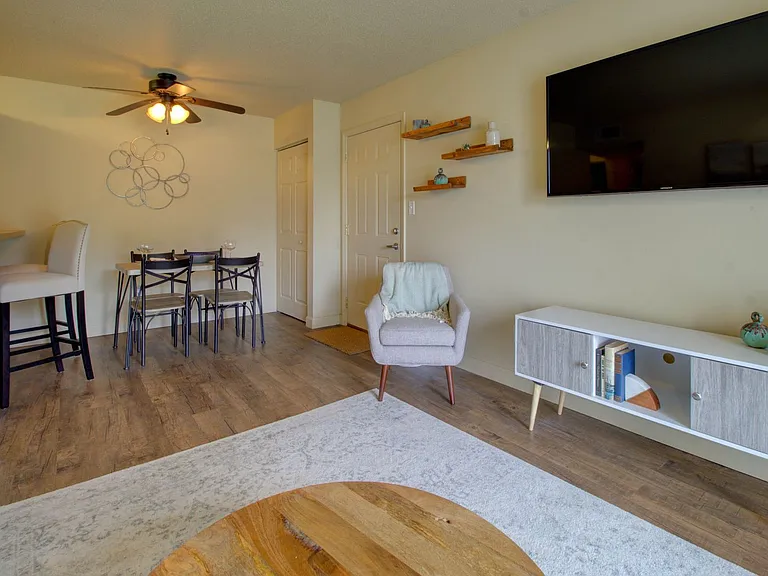 Stadium Apartments — Photo 12