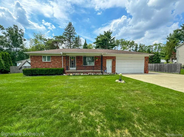 4140 Highland Ct, West Bloomfield, MI 48323