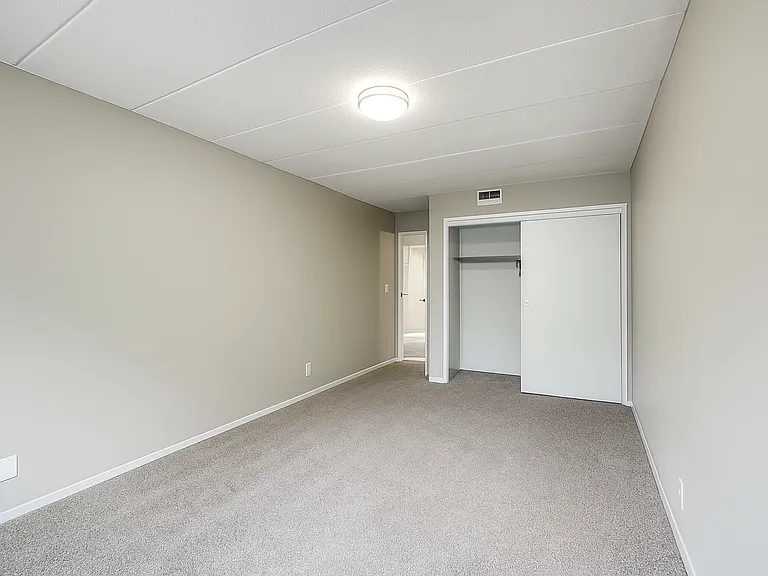 Meadowlark Apts — Photo 13