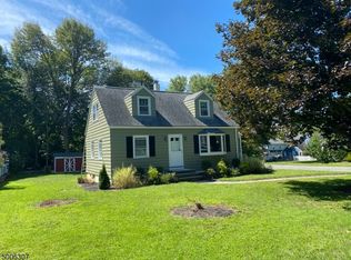 8 Charles St, Randolph, NJ 07869