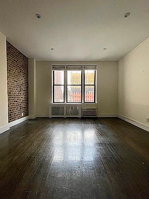 4th image of 35 W 64th St APT 8F