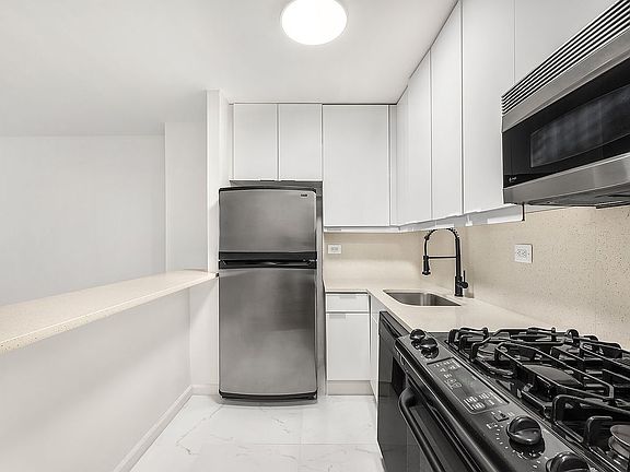 5th image of 255 E 49th St APT 7C