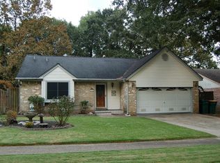 208 Oxford Dr, Conroe, TX 77303
