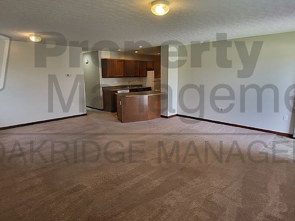 4th image of 740 Meadow Glen Ave