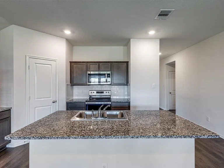 808 Saddle Horn Way — Photo 12