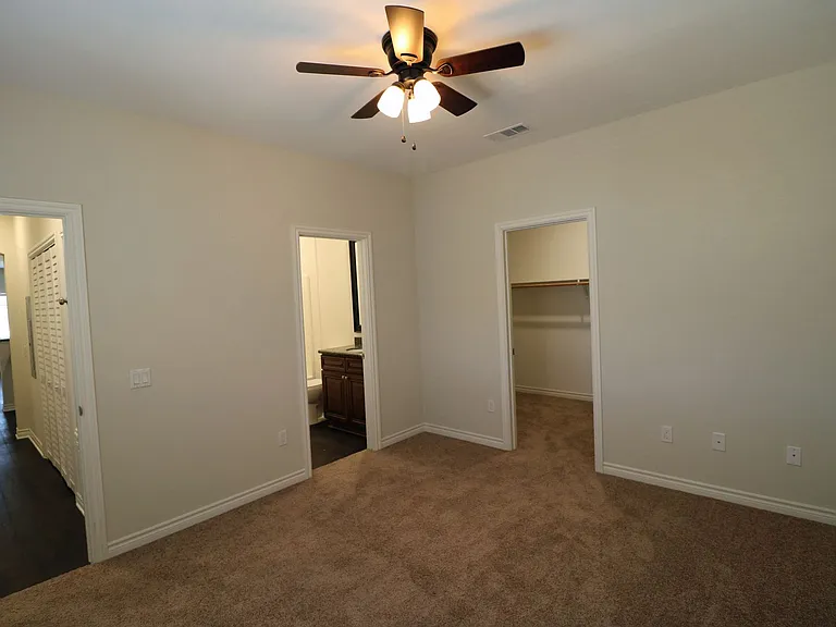 Santa Barbara Luxury Apartment Homes — Photo 6