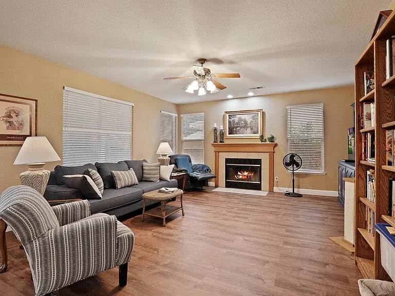 549 Glenbriar Cir — Photo 7