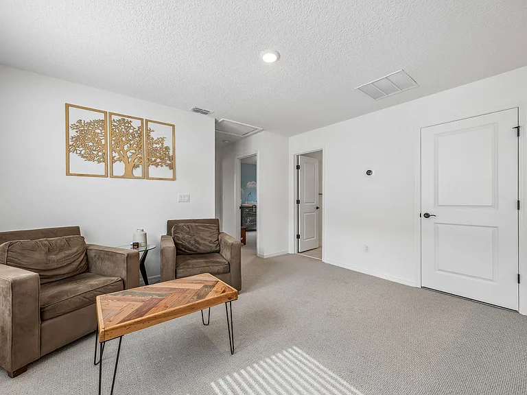 236 Hawthorn Park Cir — Photo 13