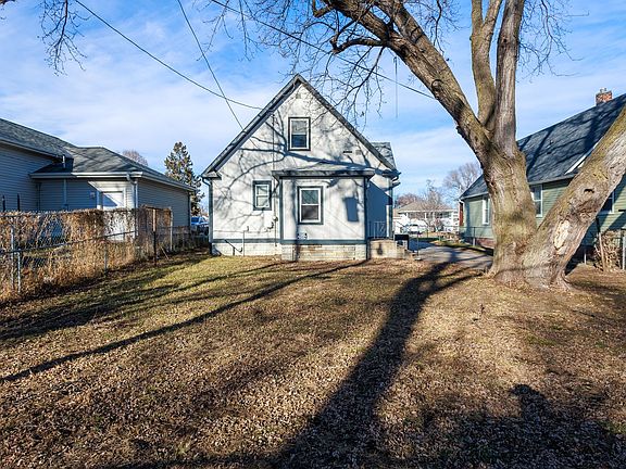 4th image of 3163 Meredith Ave