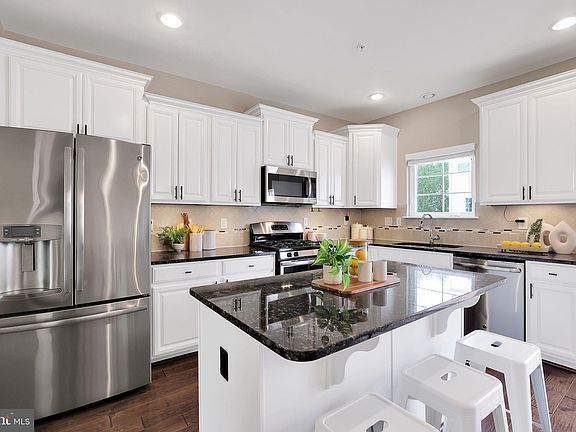 3rd image of 7364 Saint Margarets Blvd