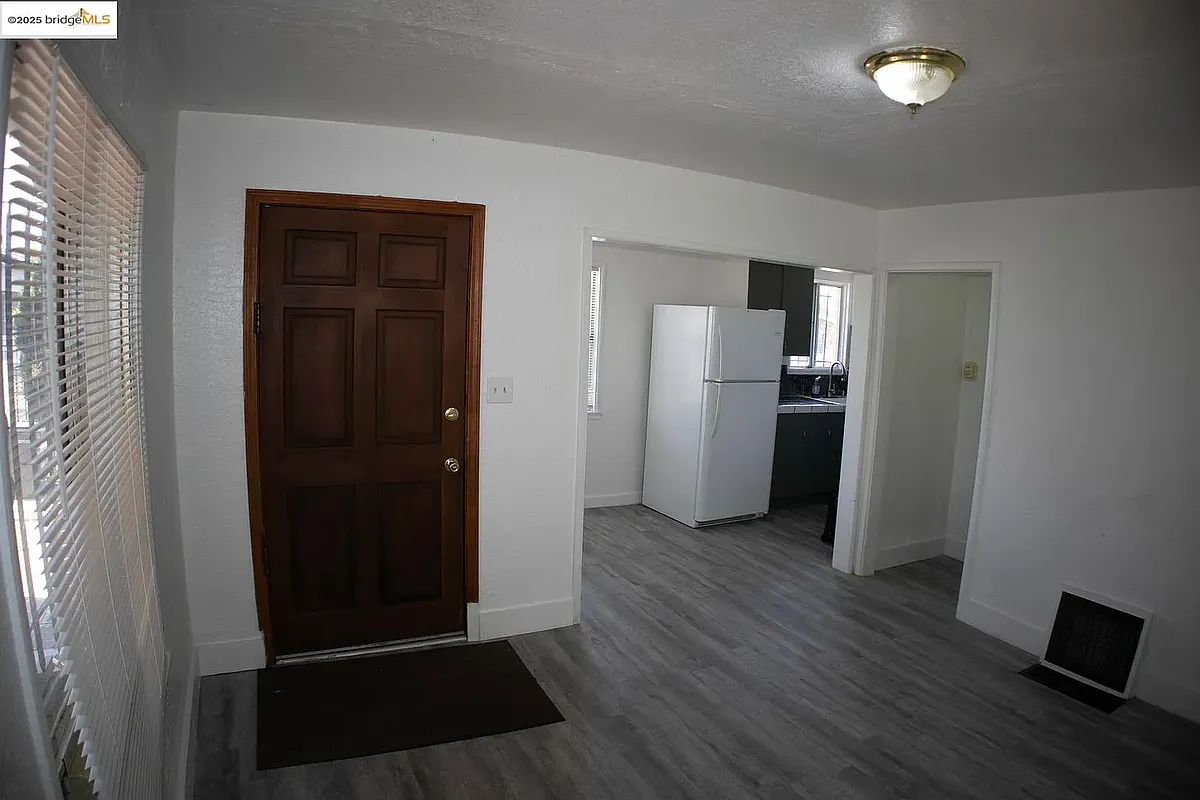 Building Photo - 6921 Flora St #1