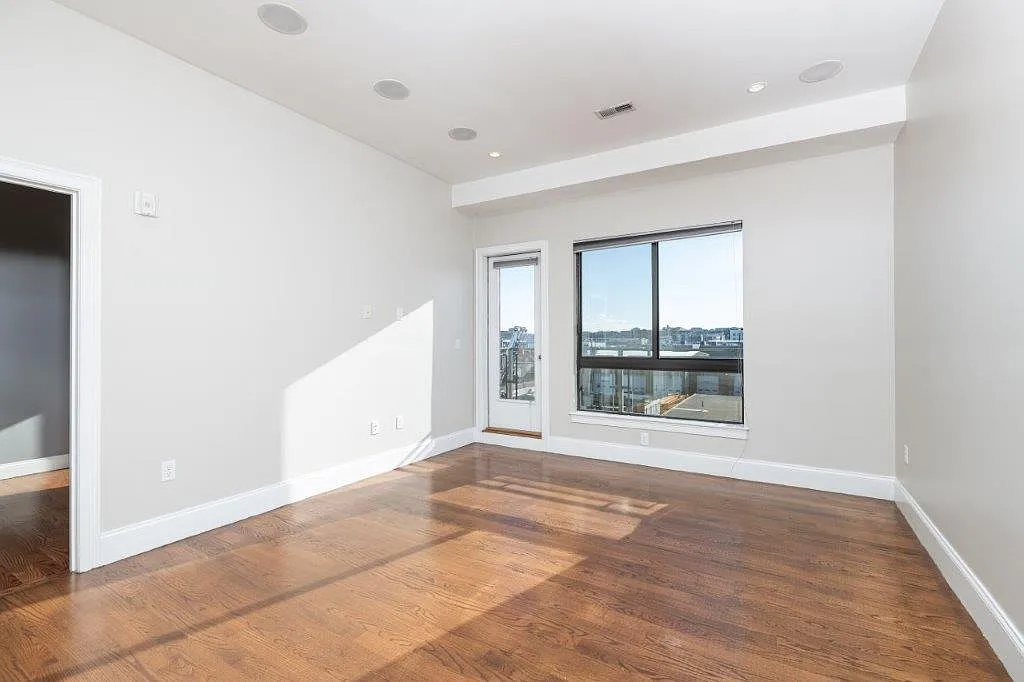 2 bed, 1031 sqft, $4,450 — Photo 2