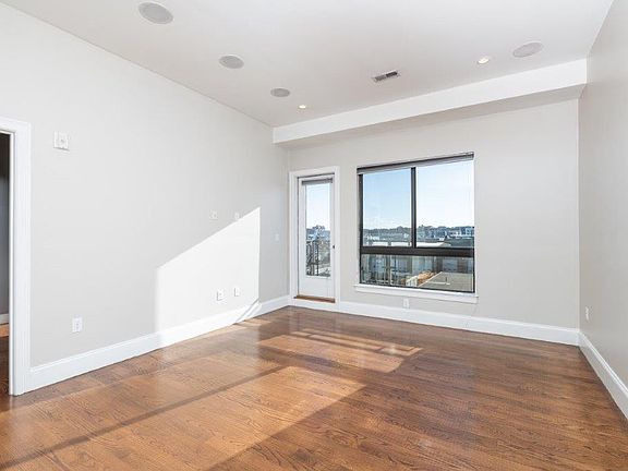 5th image of 121 Bolton St #24