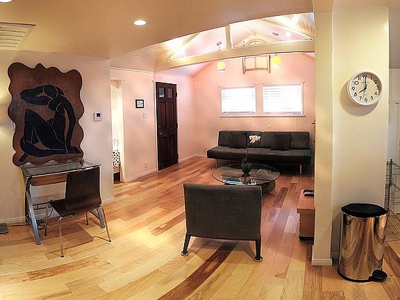5th image of 108 Breeze Ave APT B