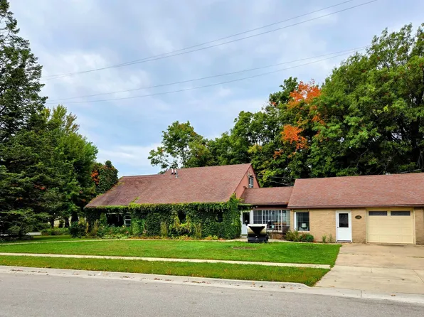 149 2nd St, Dike, IA 50624