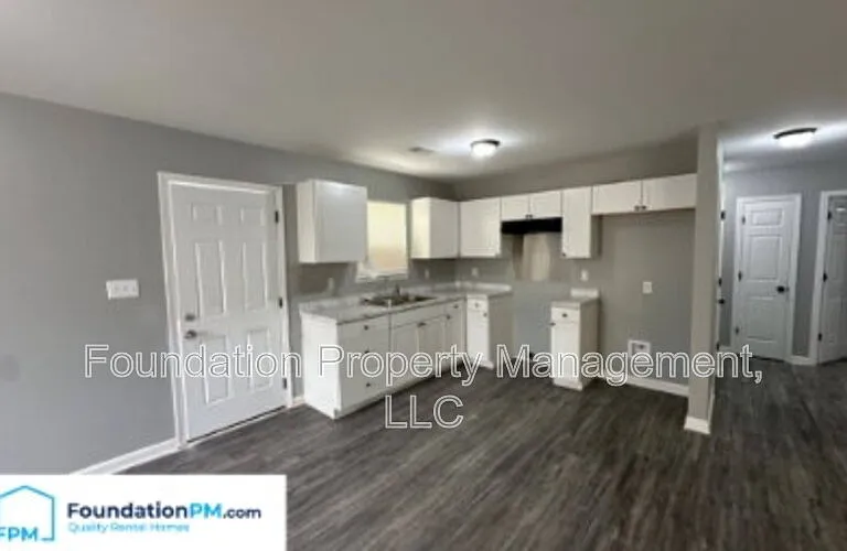 605 Howard Dr — Photo 3