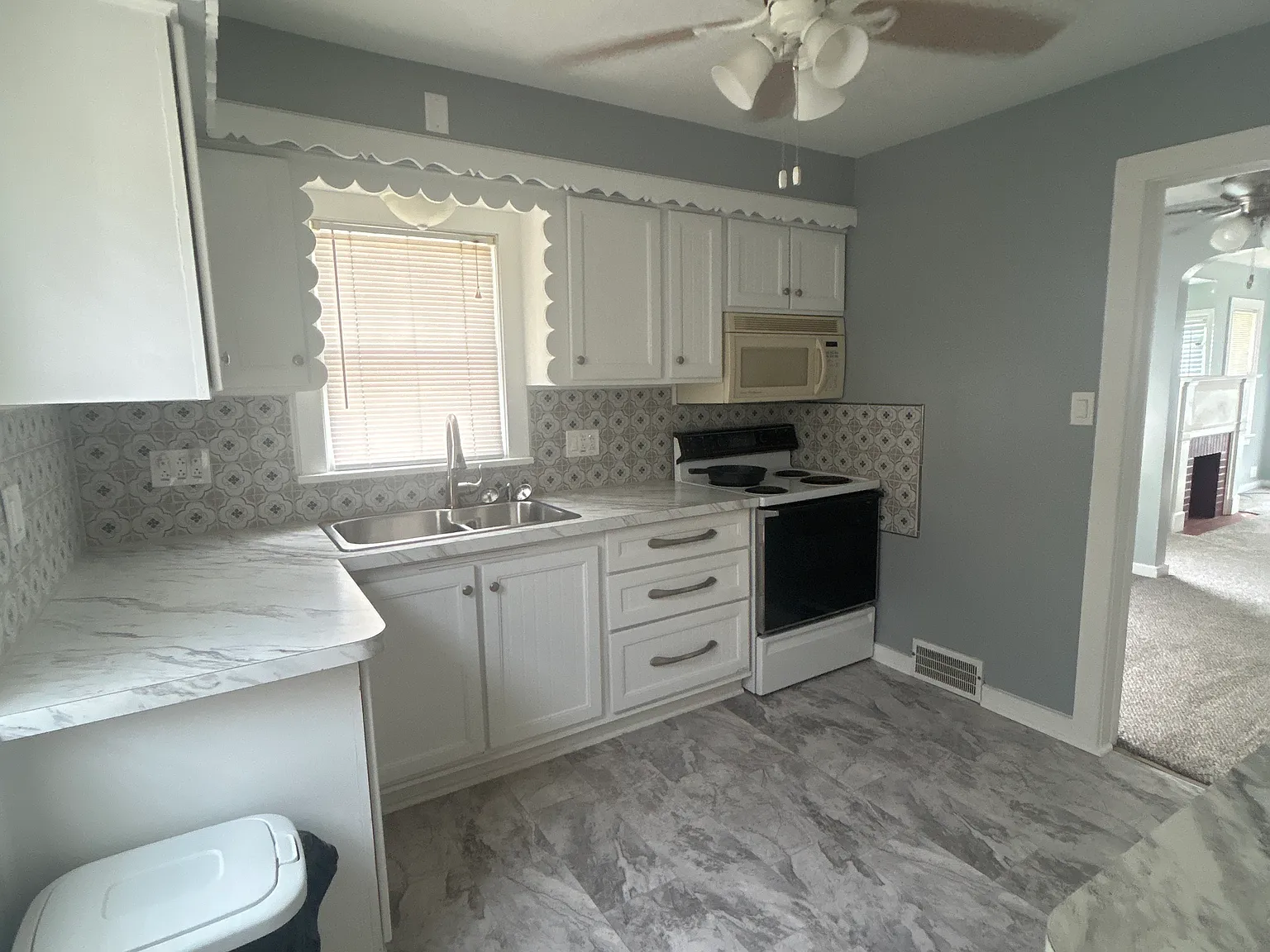 2 bed, 766 sqft, $1,200 — Photo 2