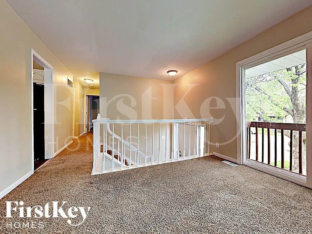 4 bed, 2.0 bath, 1554 sqft, $3,045 — Photo 2