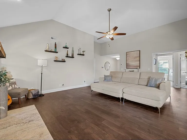 2828 Russet Ridge Dr — Photo 5