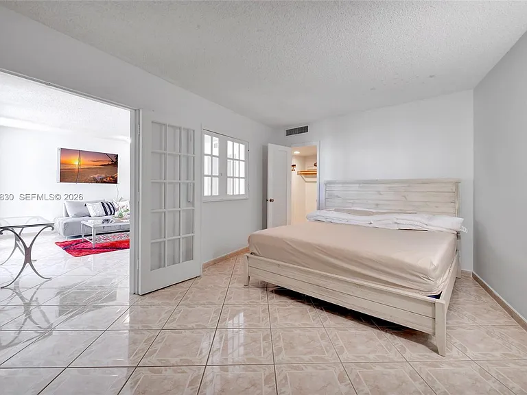 5401 Collins Ave #1126 — Photo 46