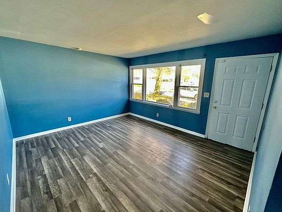4th image of 3839 Astor Ave