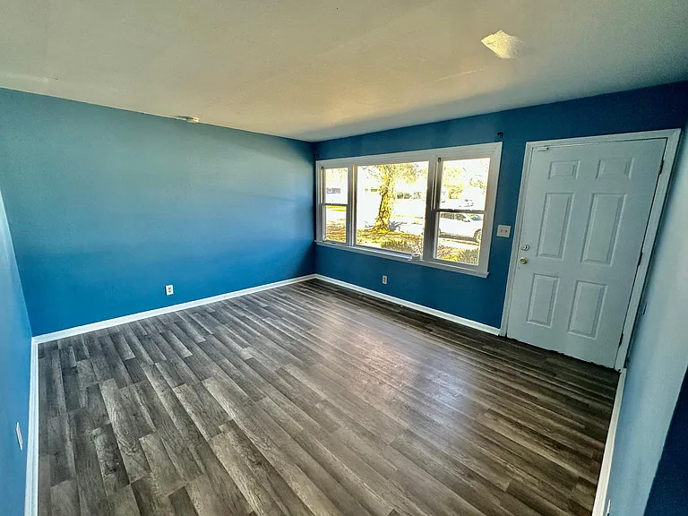 3839 Astor Ave — Photo 4