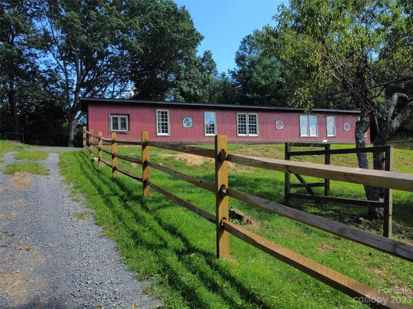 190 Lucky Ln, Clyde, NC 28721