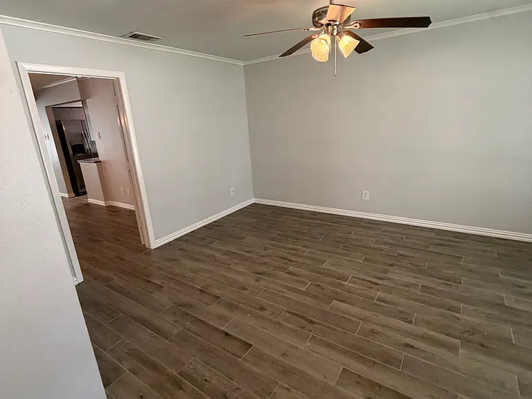 715 Kindred Ln — Photo 38