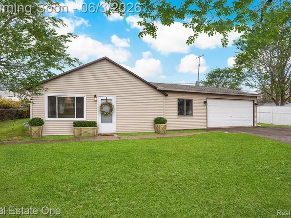 2762 Emmons Ave, Rochester Hills, MI 48307