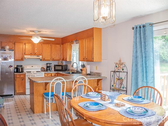 5th image of 220 Sherwood Dr #22