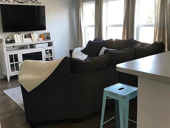3rd image of 410 Calla Lily Ln