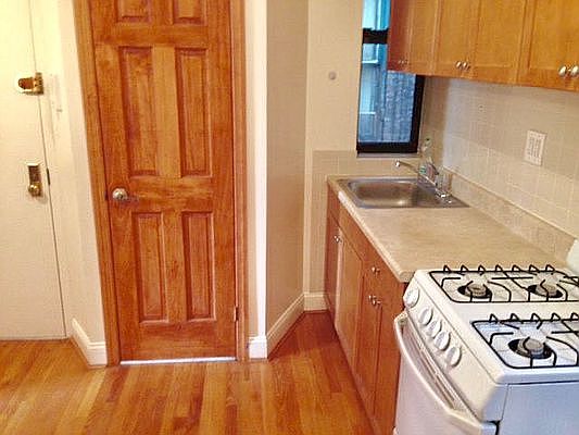 4th image of 100 E 7th St APT 2C