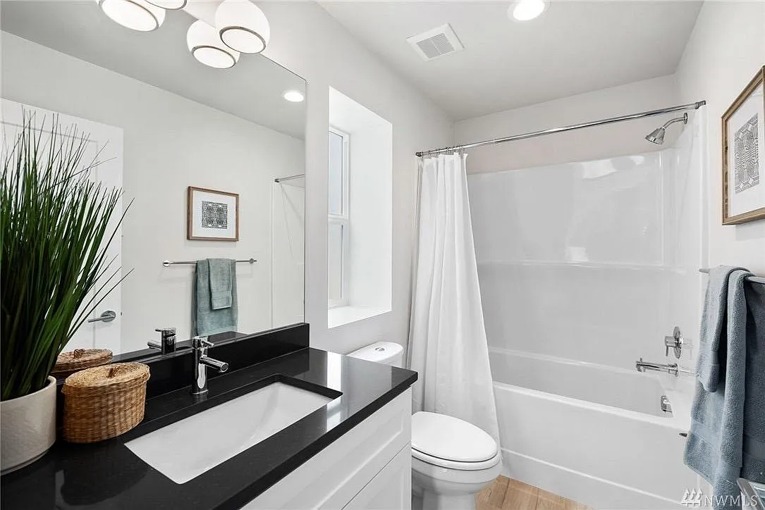 3 bed, 1549 sqft, $3,600 — Photo 4