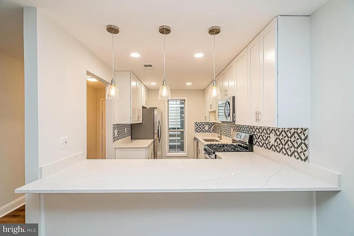 Kitchen - 10056 Oakton Terrace Rd