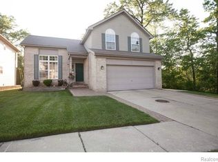 159 Eagle Ridge Rd, Lake Orion, MI 48360