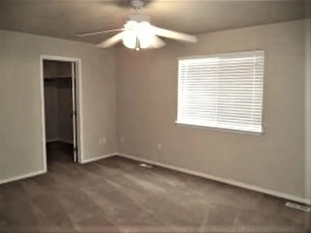 4 bed, 2.5 bath, 2001 sqft, $2,608 — Photo 3