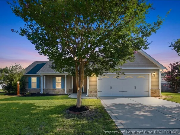 675 Hogart St, Raeford, NC 28376