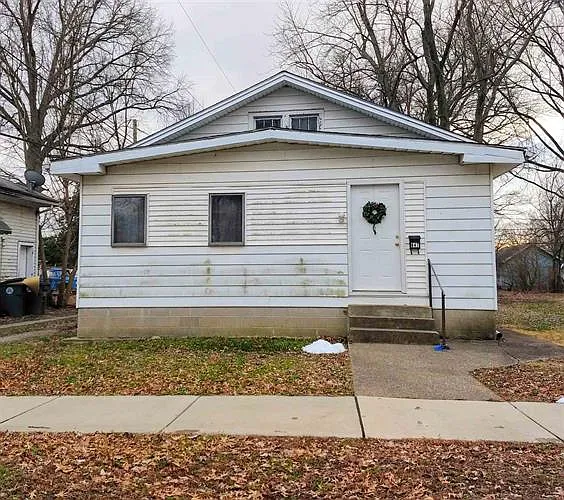 647 Jackson Ave photo 1