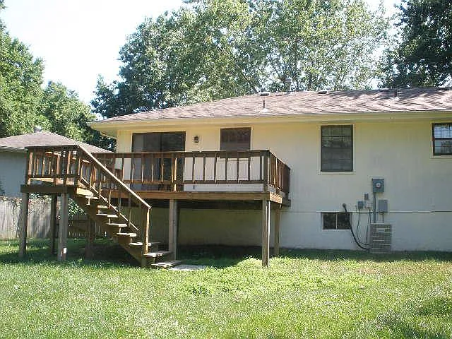603 NE Noeleen Pl — Photo 2
