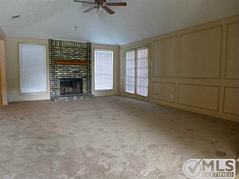 4th image of 809 Dawson St