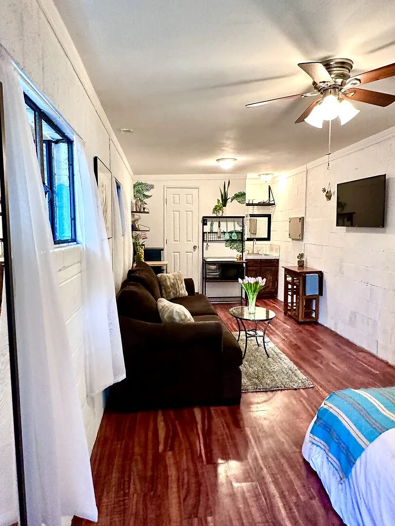 Silverlake Hideaway Guest House with Roof Deck — Photo 3