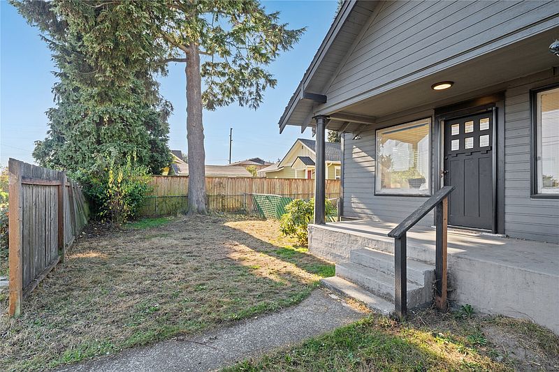 3rd image of 3331 S Alaska St