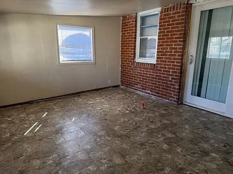 2448 S Victoria Ave — Photo 25
