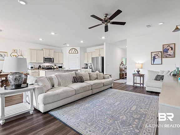 3rd image of 13424 Shoshoney Cir